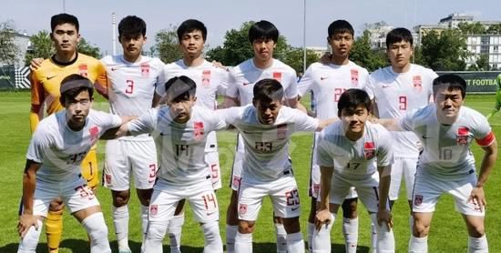 且曼联若能从美国人回到英国人手里，是一个让俱乐部回归“英国俱乐部”定位的机会。
